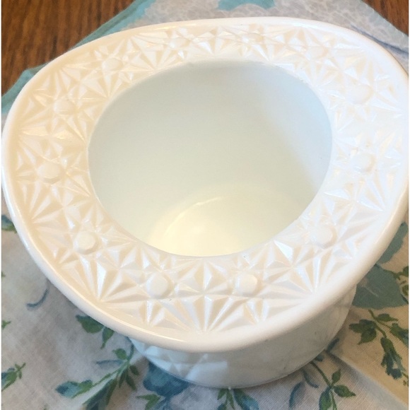 Fenton Top Hat White Daisy and Button Pattern - Picture 2 of 7